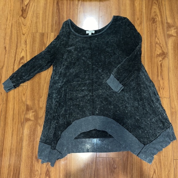 4 SHIRT BUNDLE!!! All Size Small! Boutique Brands, like Umgee - Picture 3 of 4